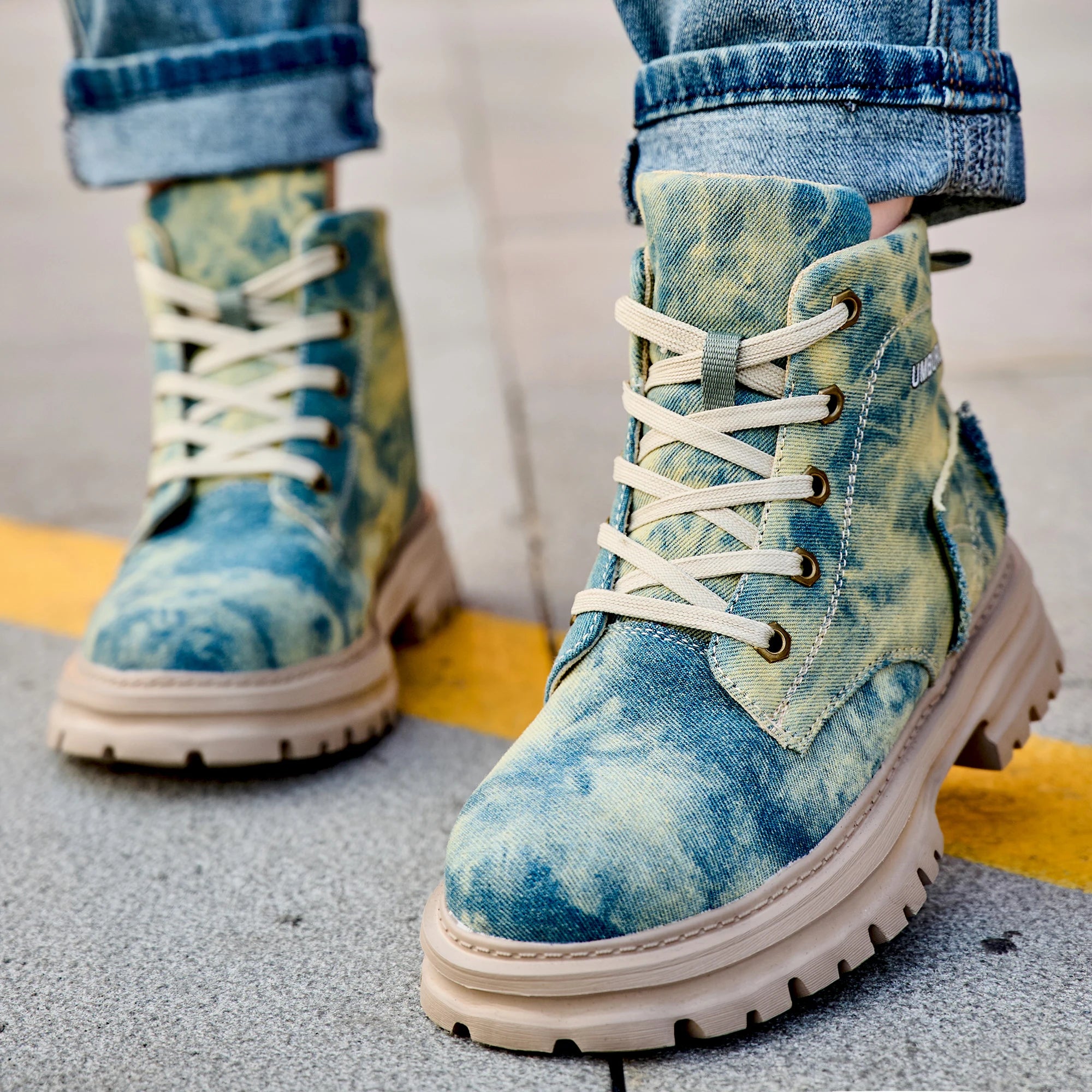Safety shoes for women - steel-toe protection, puncture-resistant, Kevlar material, mid-calf style, outdoor work boots for women, suitable for factory workshops and warehouses, women's work shoes